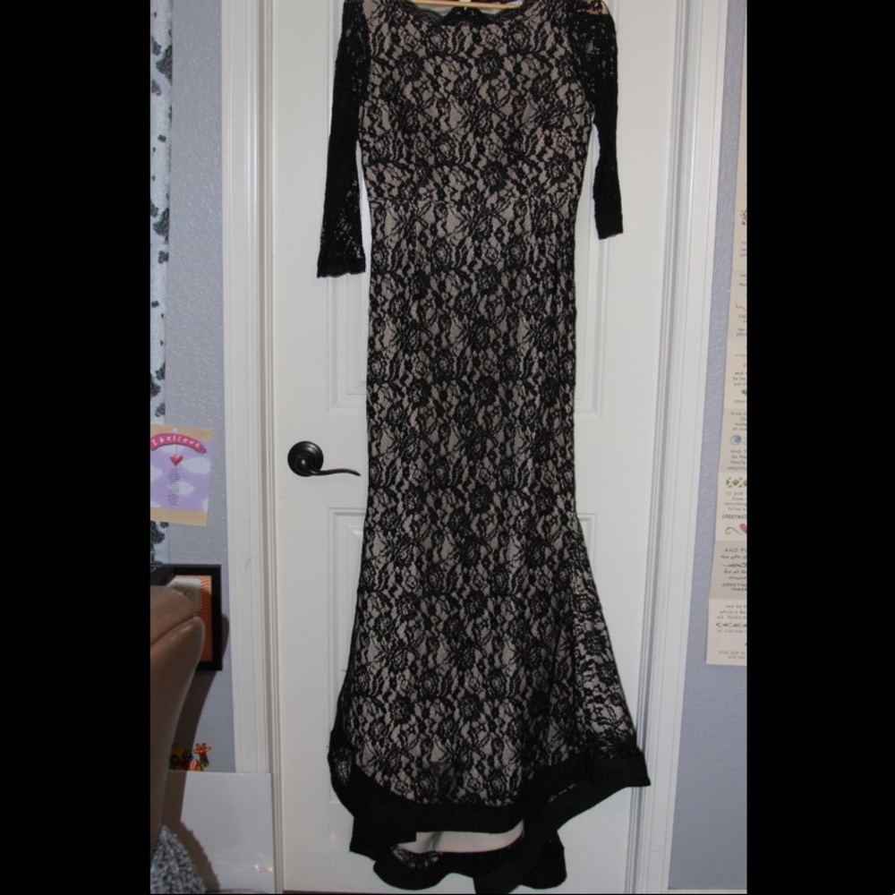 Elegant Quarter Sleeve Black Lace Formal Dress